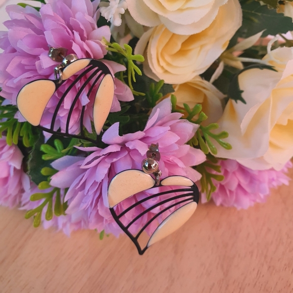 Heart Stud Earrings - Picture 5 of 5